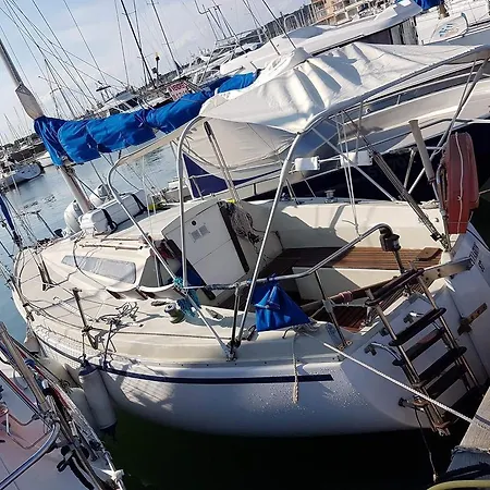 Ботель Pittoresque Voilier 7,2 M Агд